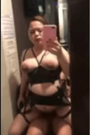 Bokep Indo - Ngewe Tante Toge di Depan Cermin - Poster